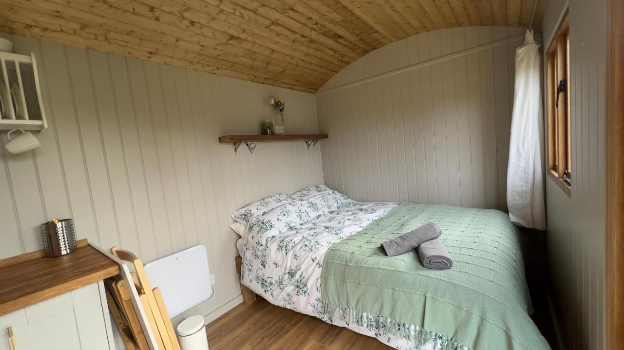 Shepherds Hut At Cedar Gables Lamberhurst Bagian luar foto