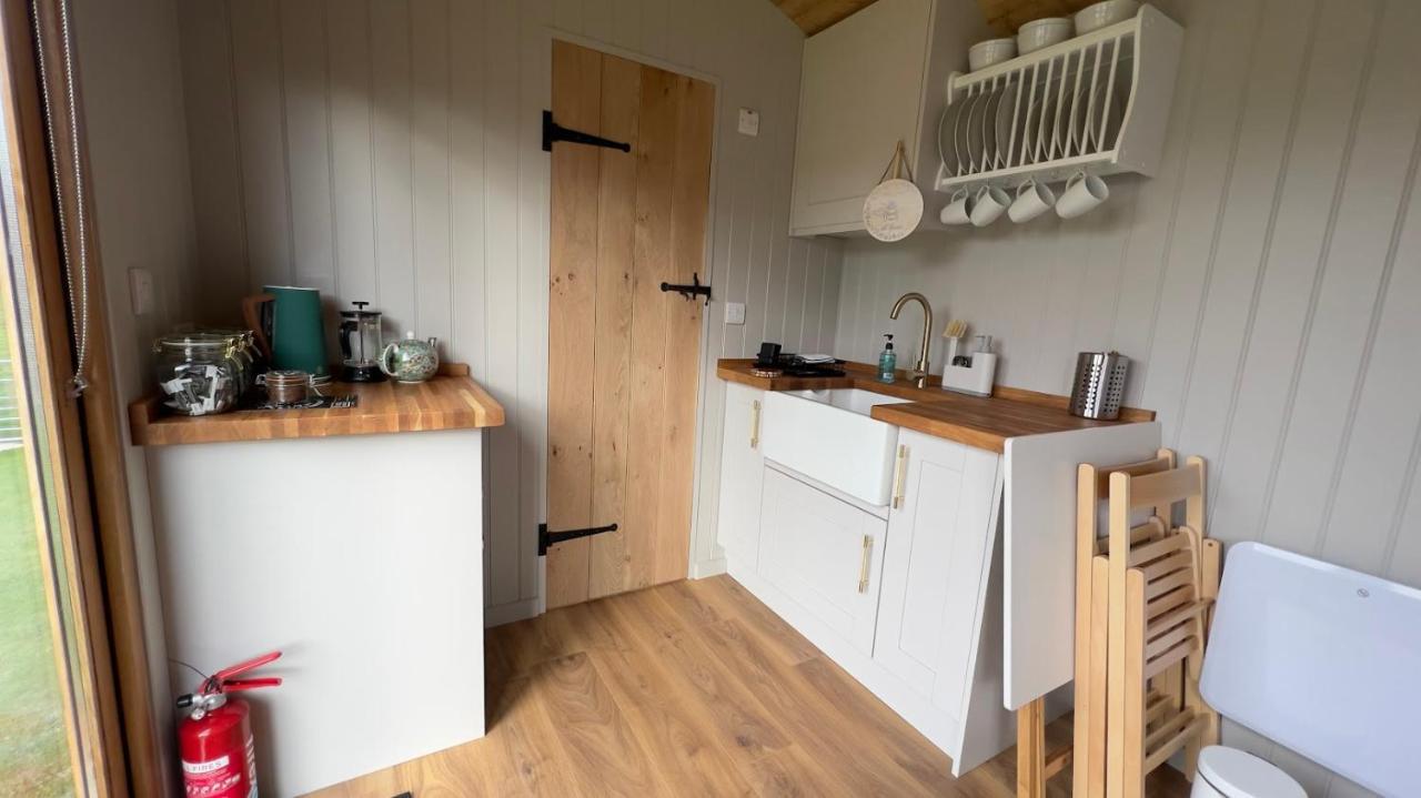 Shepherds Hut At Cedar Gables Lamberhurst Bagian luar foto