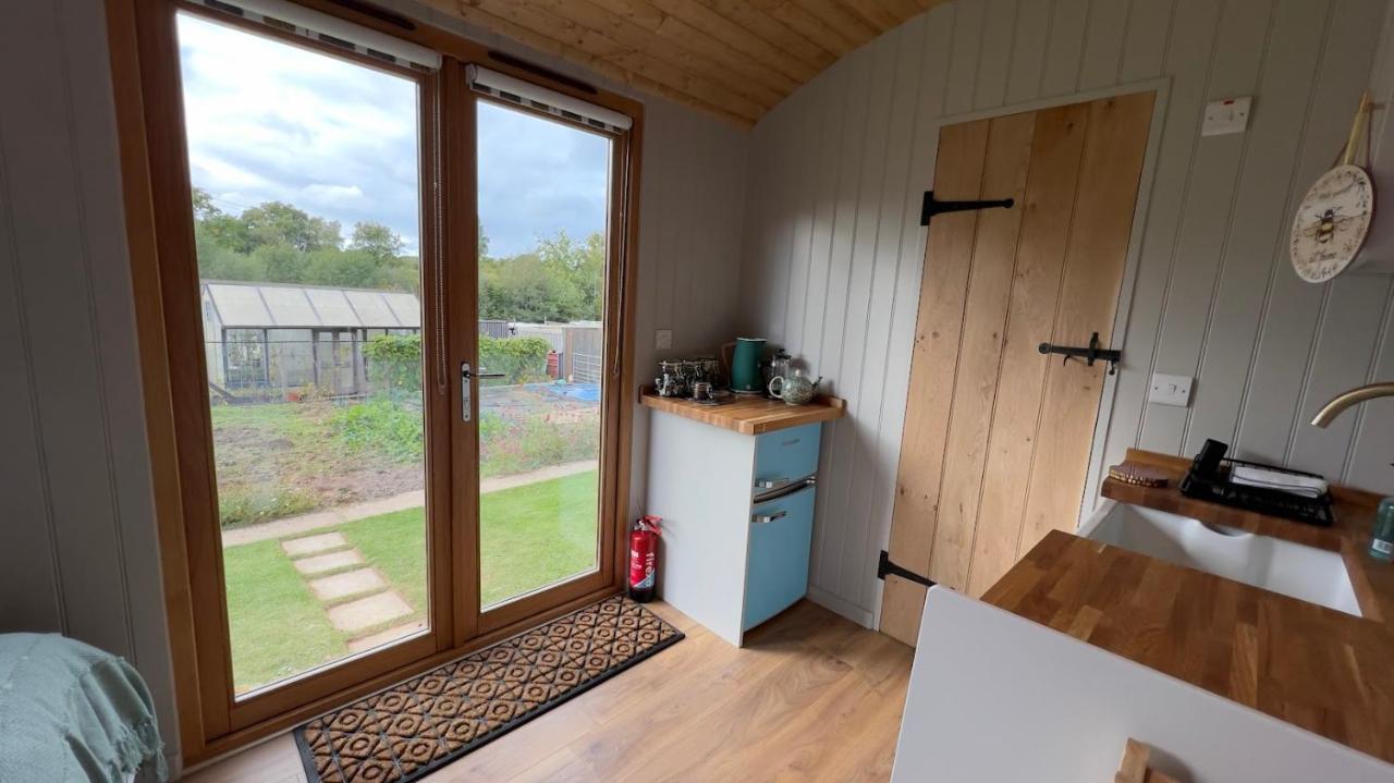 Shepherds Hut At Cedar Gables Lamberhurst Bagian luar foto