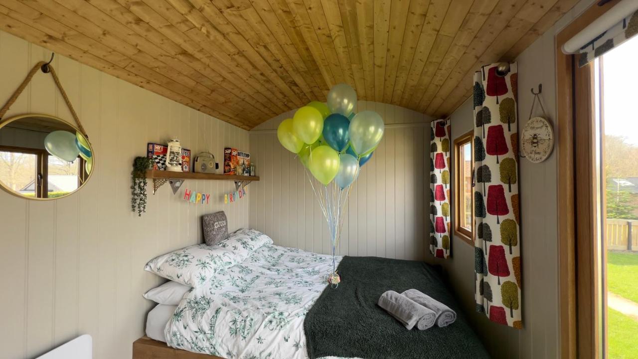 Shepherds Hut At Cedar Gables Lamberhurst Bagian luar foto