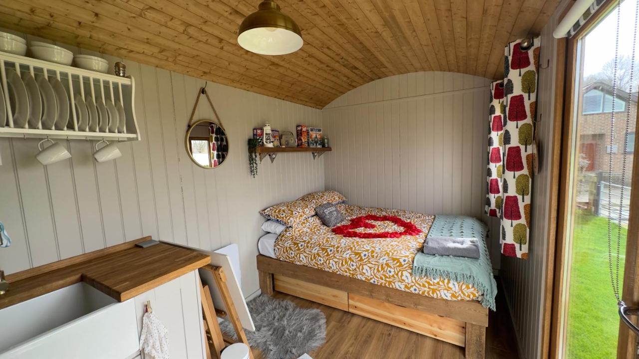 Shepherds Hut At Cedar Gables Lamberhurst Bagian luar foto